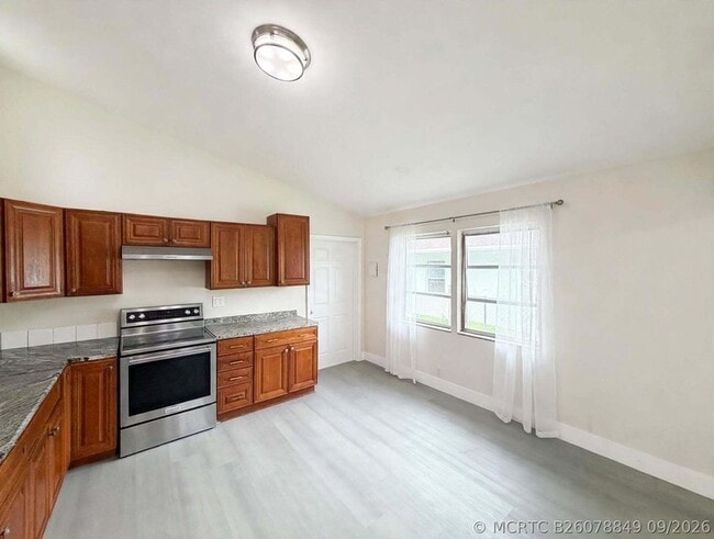 216 NW 12th Ct
