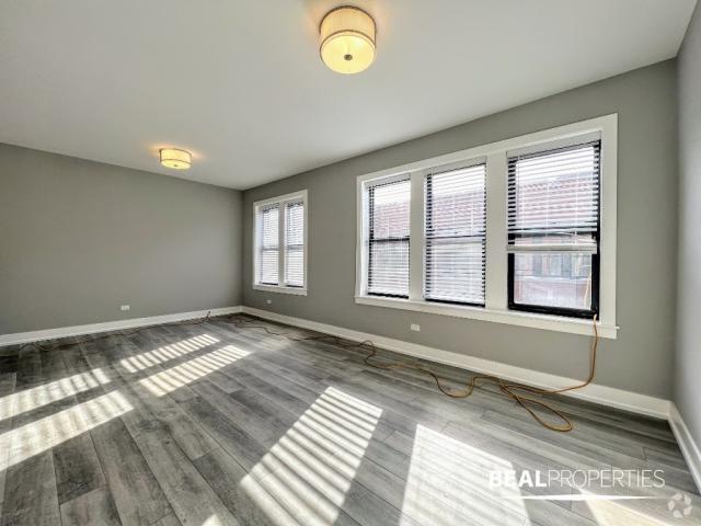 Building Photo - 2 bedroom in CHICAGO IL 60613 Unit S3 Rental