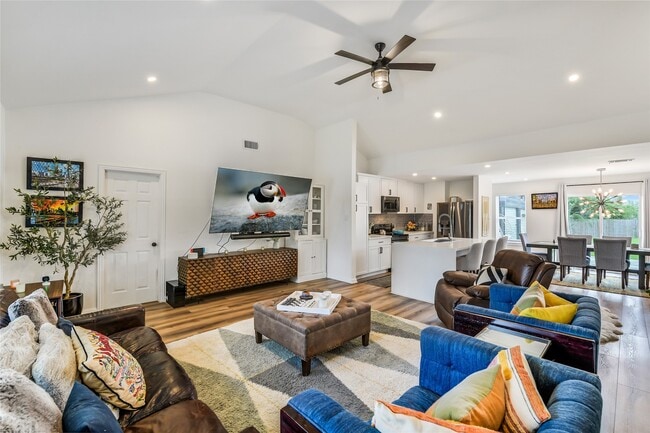 Photo - 2550 Roy Cir