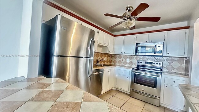 Photo - 1200 NE Miami Gardens Dr Condominio Unidad 405W