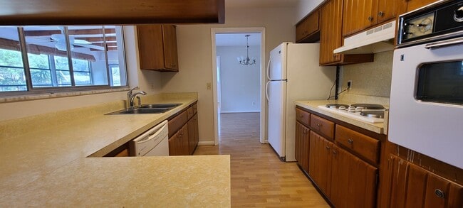 Photo - 1329 Fairfield Dr