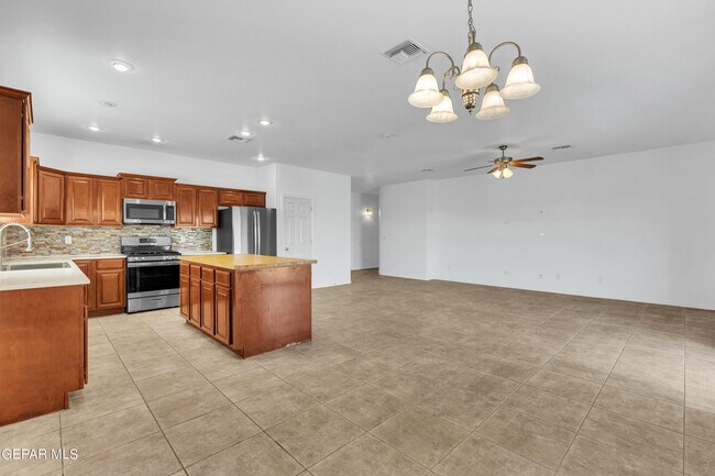 Photo - 657 Bariloche Dr