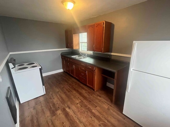 Photo - 817 Moulton St E Unit B