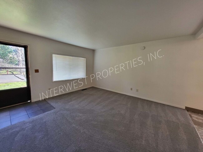 Photo - 619 NE 117th Ave