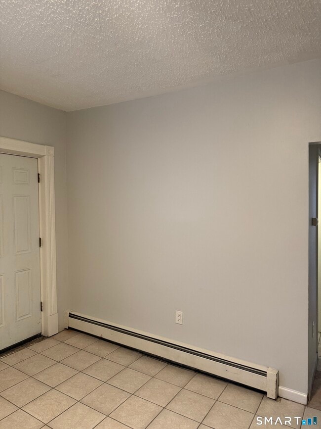 Photo - 192 Russ St Unit 2nd Floor