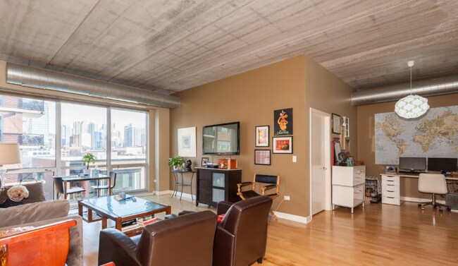 Photo - 845 N Kingsbury St Unidad # 0514