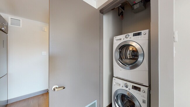 Photo - 169 Lisgar St.