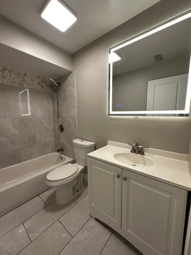 Photo - 15623 Greenwood Rd Unidad 1S