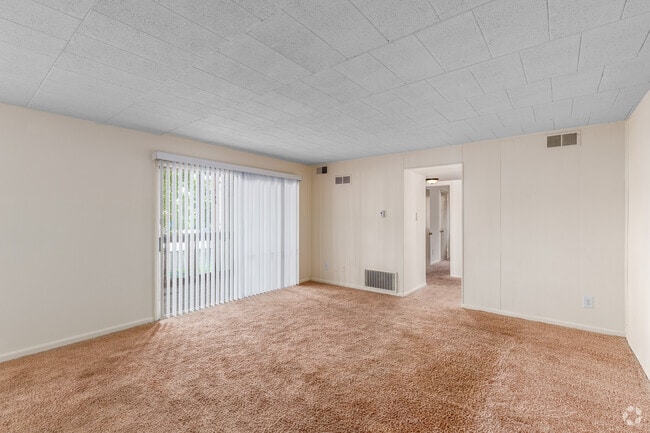 2BR, 1BA - 790SF - Living Room