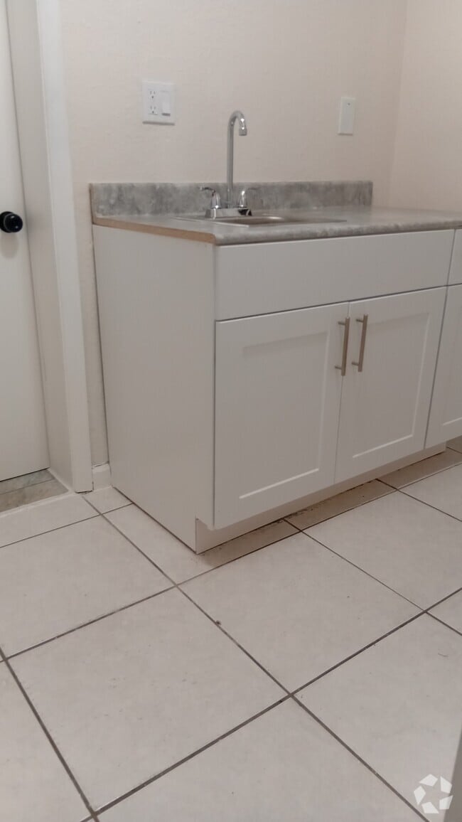 Building Photo - 441 NE 58th St Rental