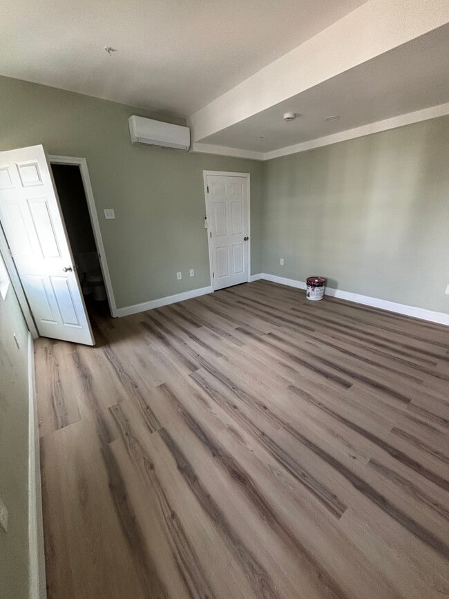 Photo - 110 8th St