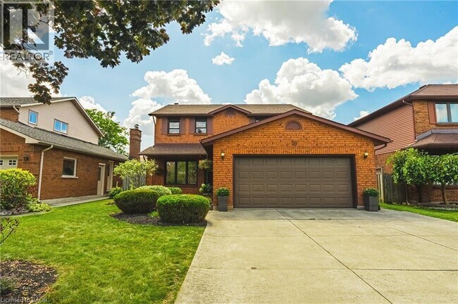 Photo - 39 Parkwood Crescent