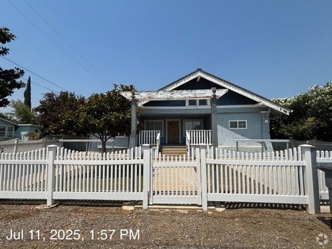 Building Photo - Take a look at this Maxwell home!