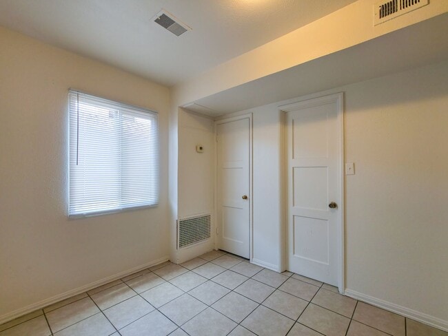 Photo - 579 W 3rd St Unidad 579 W 3rd St