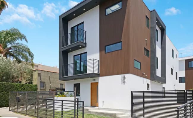 Building Photo - Newer Townhouse Available! Unit #1148 1/2