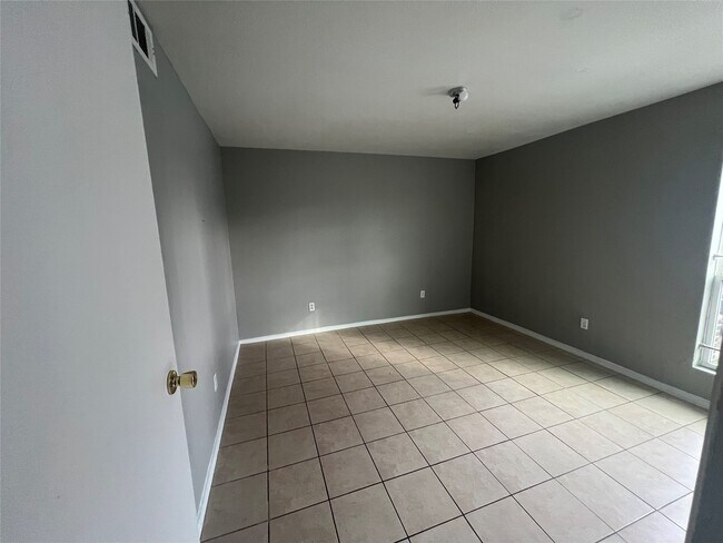 Photo - 8034 Antoine Dr Unidad 116