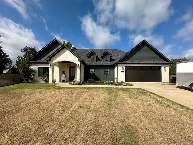 Building Photo - 15849 Avery Ln