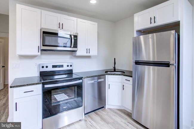 Photo - 11 E Walnut St