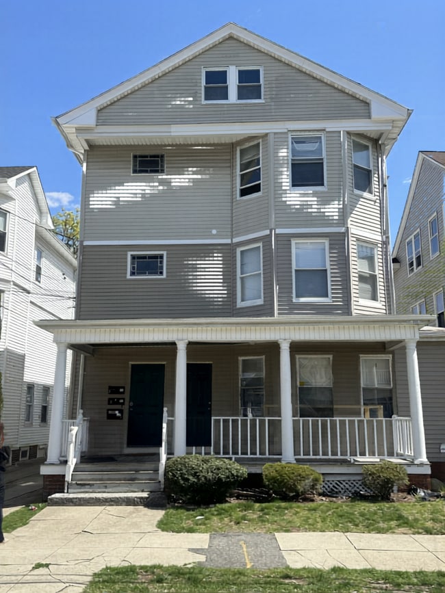 Building Photo - 3 Bedroom right on Pembroke! Walking distance to PC Unit #2