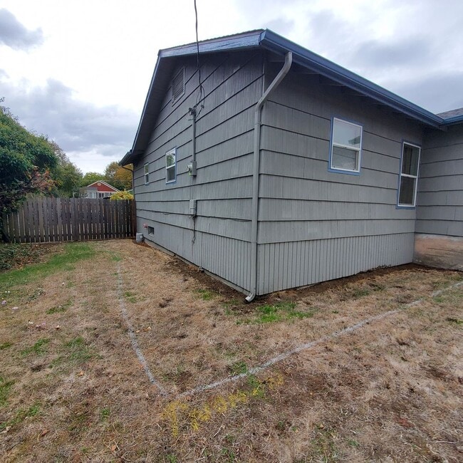 Photo - 2 Bed, 1 Bath House with a Fenced Yard