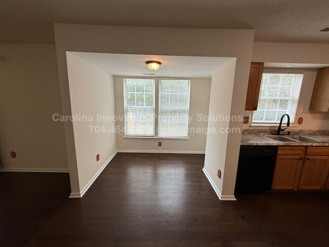 Photo - 10722 Roxbury Ct