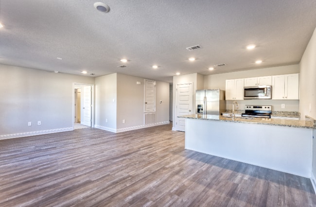 Photo - 9043 Holly Cove