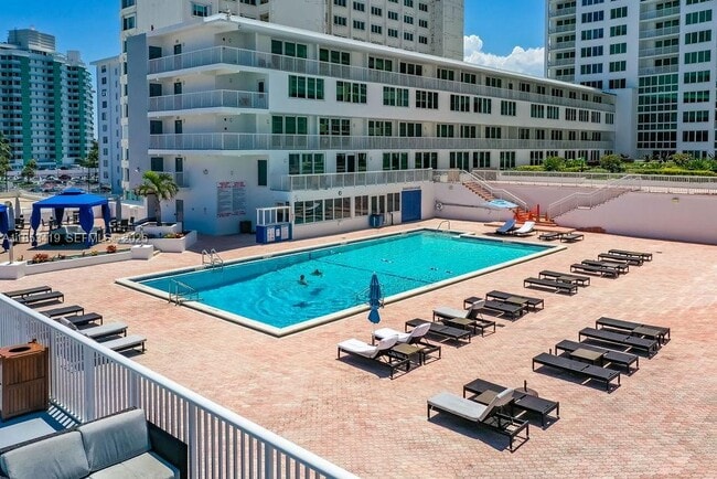 Photo - 5401 Collins Ave Unit 829