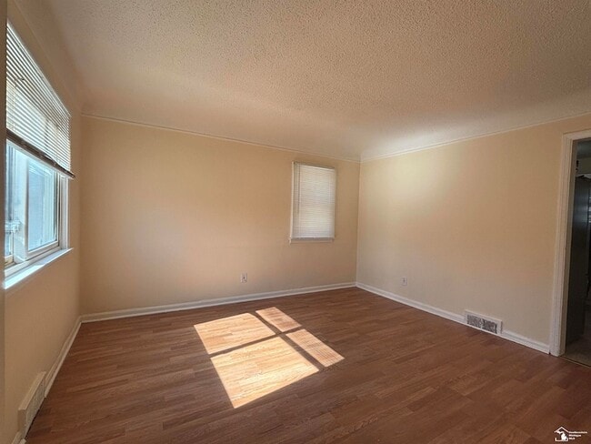 Photo - 26138 Yale St