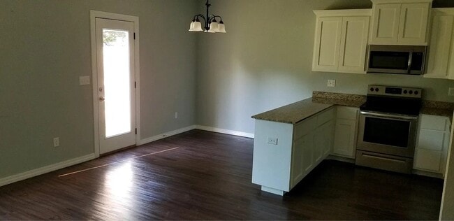 Photo - 838 Baker St NW