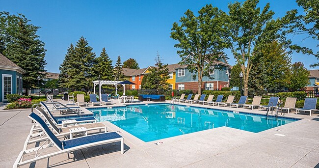 Photo - Glenmuir of Naperville Apartments