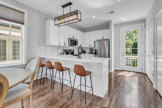 Photo - 211 Porter Village Cir