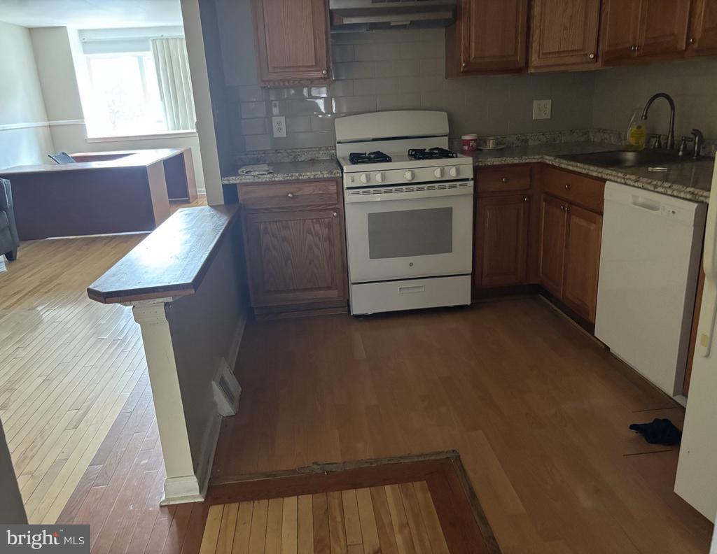 Photo - 2419 Tremont St