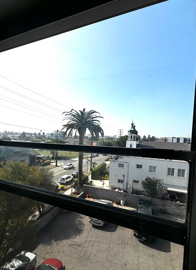 Photo - 4015 Melrose Ave