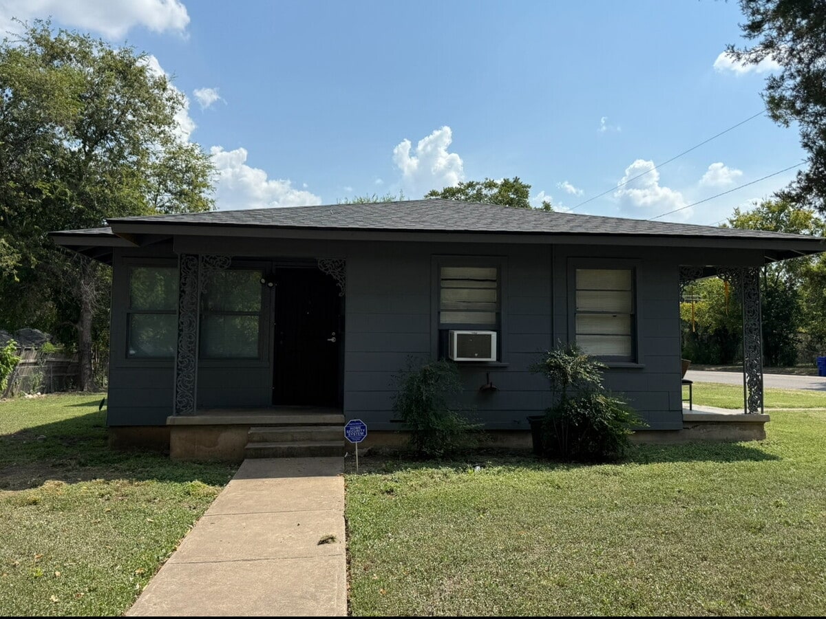 ***$500 OFF First Full Month’s Rent if you... - ***$500 OFF First Full Month’s Rent if you...