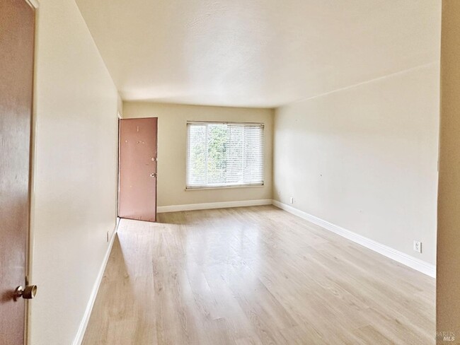 Building Photo - 100 Reed Blvd Unit 5 Rental