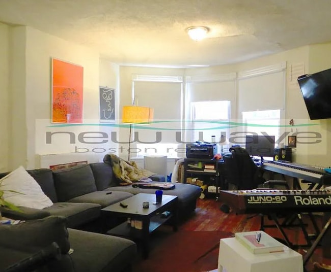 Building Photo - 32 Edgerly Rd Unit 2