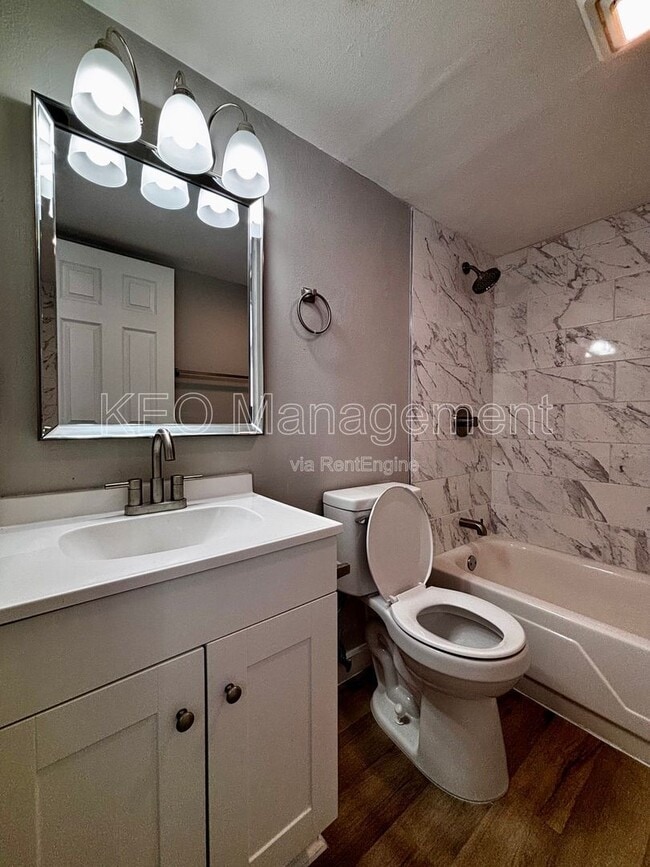 Building Photo - 4420 Flowerdale Ave Unit F