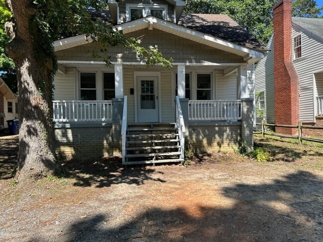 Building Photo - 3 Bedroom 1.5 Bath Home Available for Rent...
