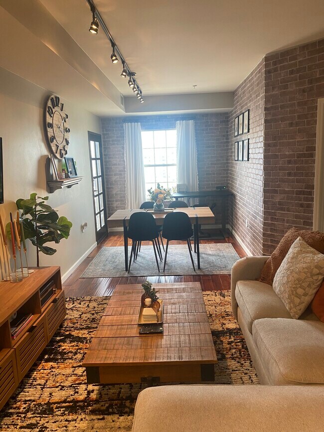 Photo - 925 N Lincoln St Condo Unit 10D