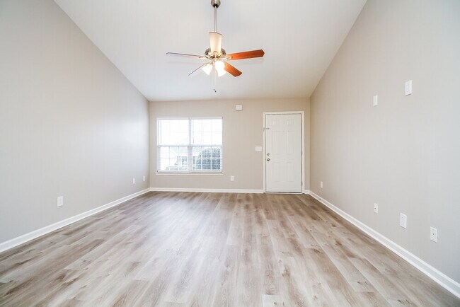 Photo - 913 Birchmill Point S