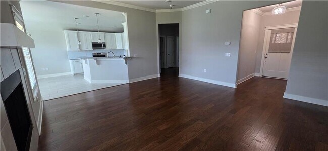 Photo - 957 Jameson St