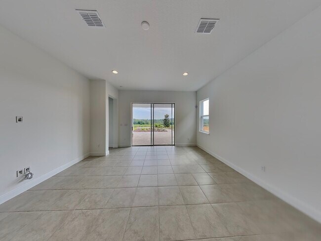 Photo - 15709 Vetta Dr