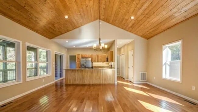 Photo - 127 Gardenia Ct