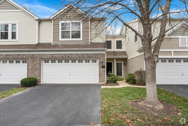 Building Photo - Spacious 2-Bedroom Townhome in St. Charles...