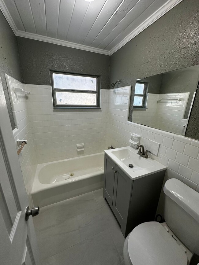 Building Photo - 3618 Machado St Unit B