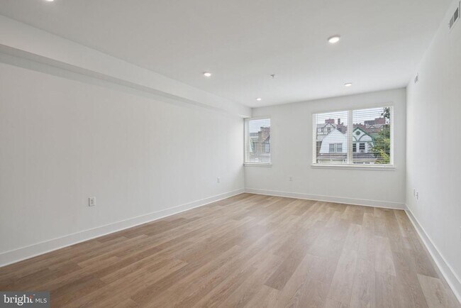 Photo - 1419 W Grange Ave Unidad 204