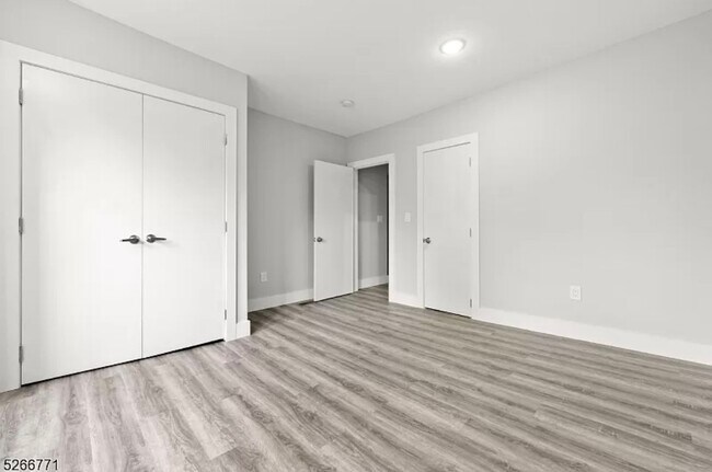 Photo - 654 S 12th St
