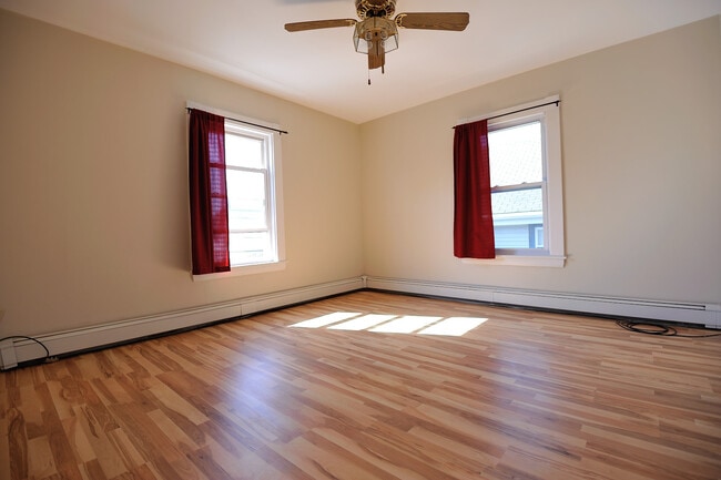 Building Photo - 51 Green St Unit 2 Rental