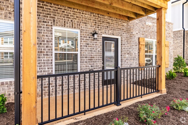 1BR, 1BA 800SF - Patio