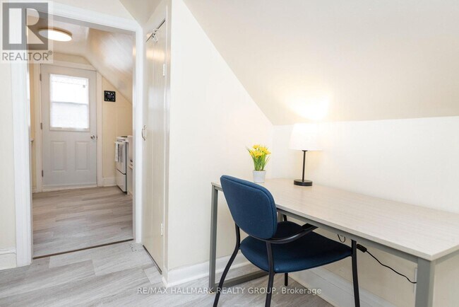 Photo - 456 Bronson Ave